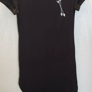 Black long top with arrows